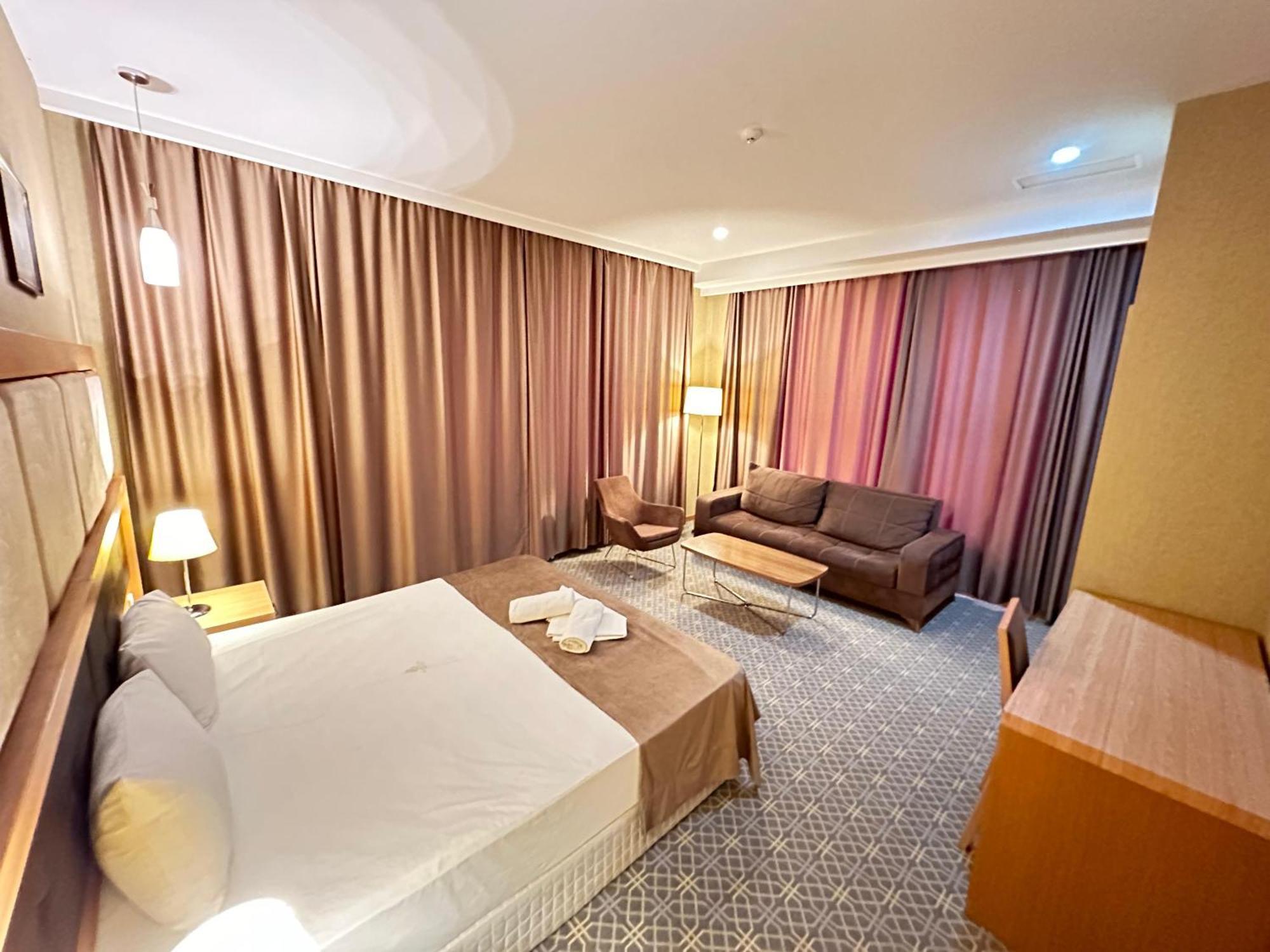 Gm City Hotel Baky Esterno foto